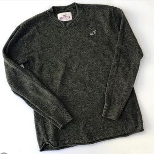 Men’s Hollister green long sleeved sweater